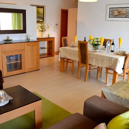 Appartamento Parasol - With Pool, Wi-fi, Near