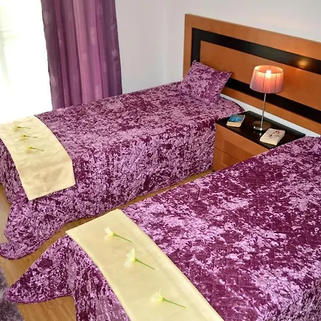 Parasol - With Pool, Wi-fi, Near Beach Apartment *